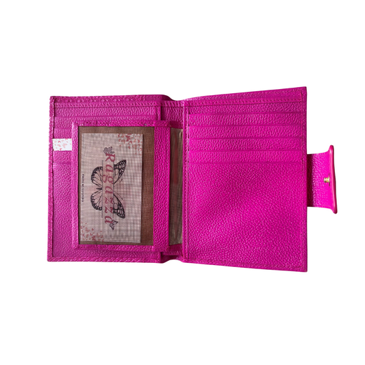 Billetera porta pasaporte color fuscia combinado con folia y cuero liso