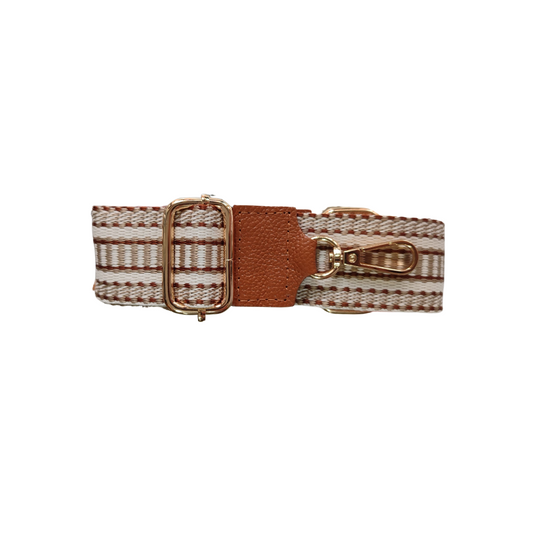 Correa para bolso tejida con puntera en cuero color miel y herrajes dorados inoxidables