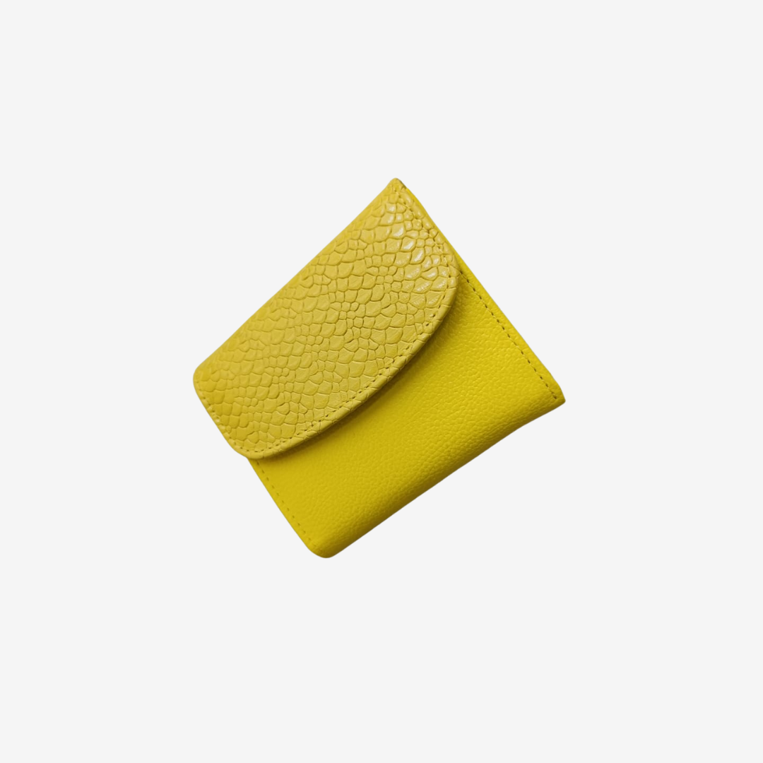 Billetera pequeña en cuero para mujer color amarillo