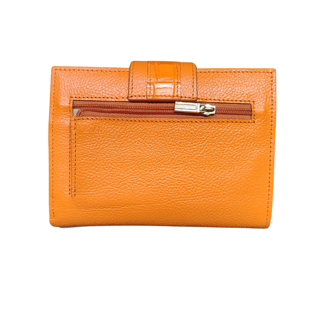 Billetera porta pasaporte en cuero color naranja combinado con folia y cuero liso Ragazza