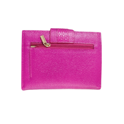 Billetera porta pasaporte color fuscia combinado con folia y cuero liso