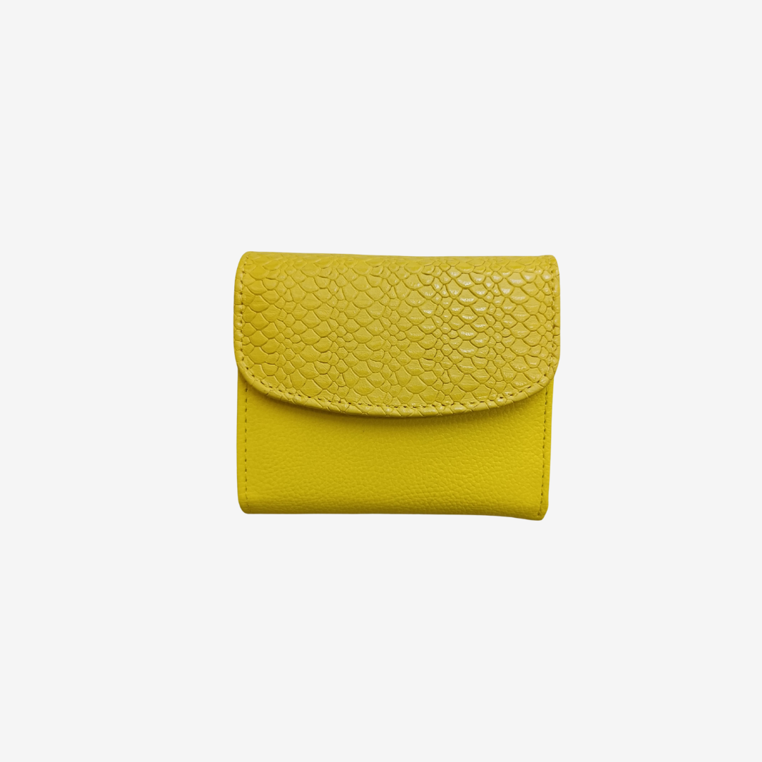 Billetera pequeña en cuero para mujer color amarillo