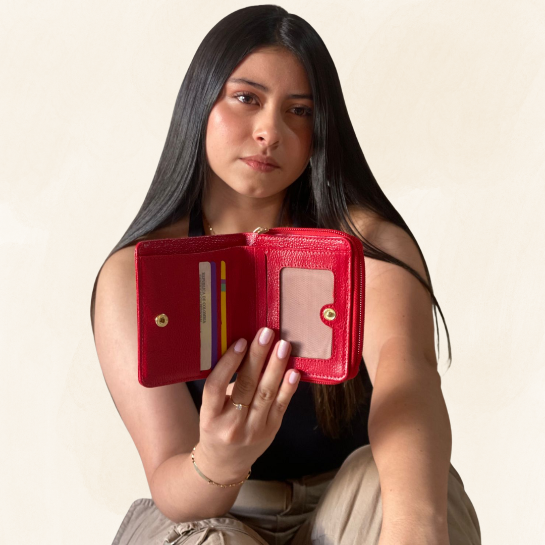 Billetera con monedero pequeña con diseño minimalista hecha en cuero de alta calidad por artesanos Colombianos