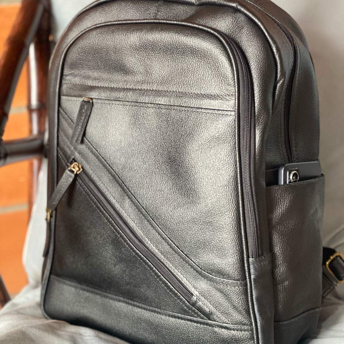 Morral para portatil en cuero color negro