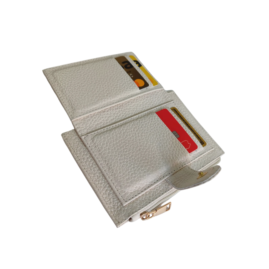 Tarjetero para mujer en cuero con espacio para monedas color Beige