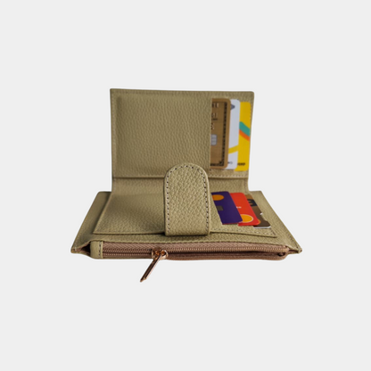 Tarjetero en cuero para mujer con monedero.